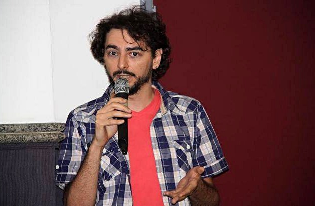 Periodista, professor, realitzador audiovisual, brasiler i Caló