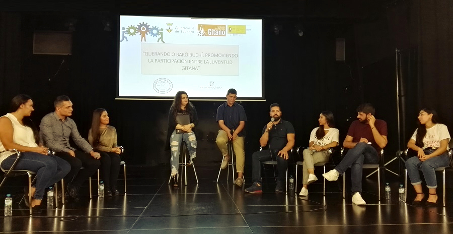 La Fundació Secretariado Gitano reuneix famílies i joves per debatre sobre la participació social