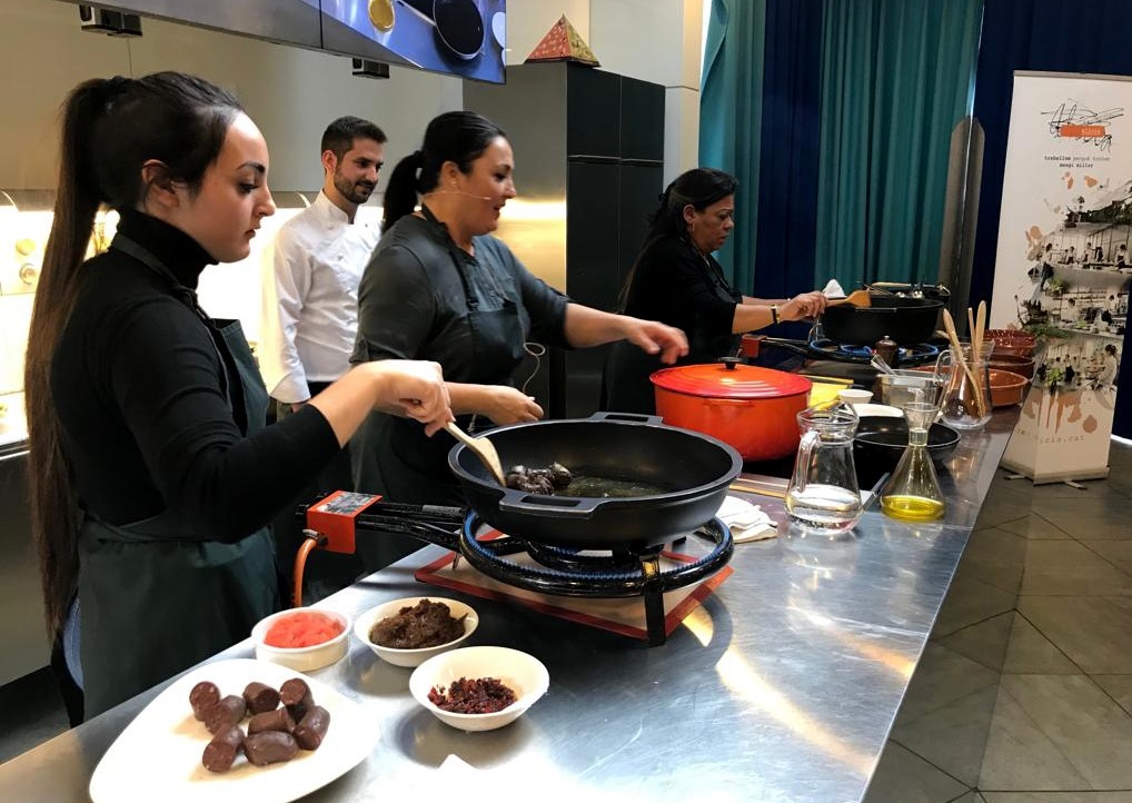 Llega el libro «Halar, cuina gitana a Catalunya»