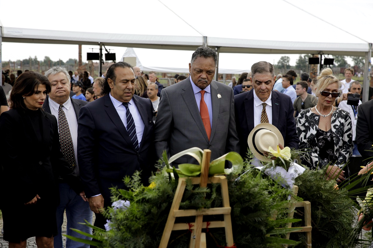 Commemoració del 75 aniversari del genocidi gitano a Auschwitz