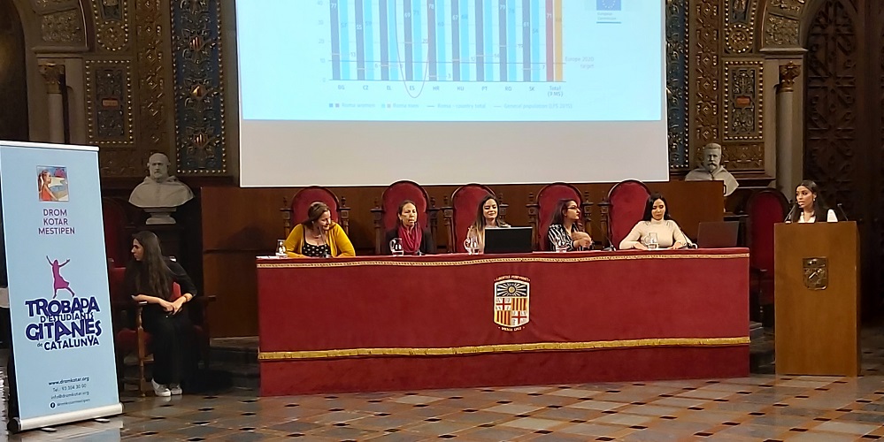 Las mujeres gitanas hacen suya la Universidad de Barcelona por una tarde con la voluntad de que sea para siempre