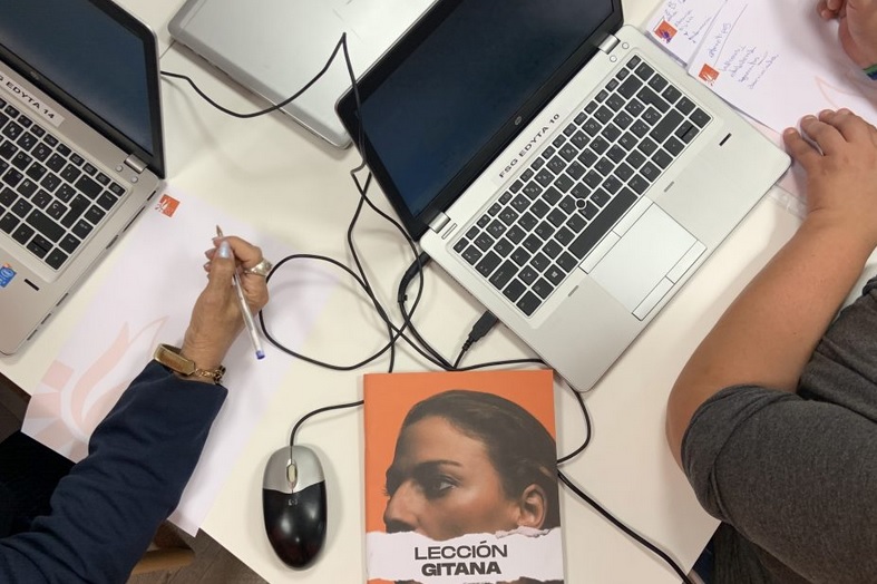 El proyecto Edyta lucha contra la brecha digital que afecta a las mujeres gitanas