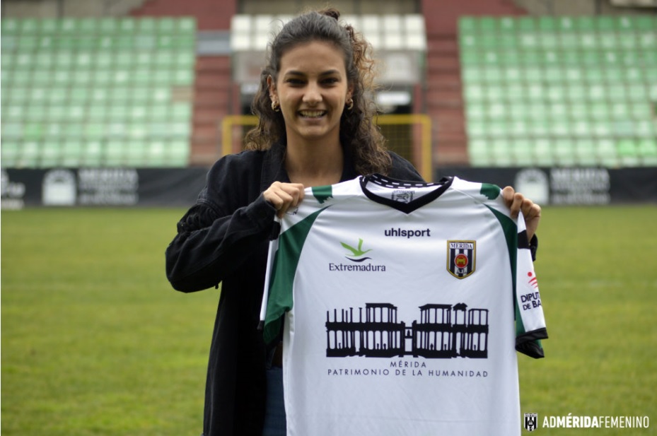 Entrevistamos a Carla Fernández, una joven futbolista llena de ilusión