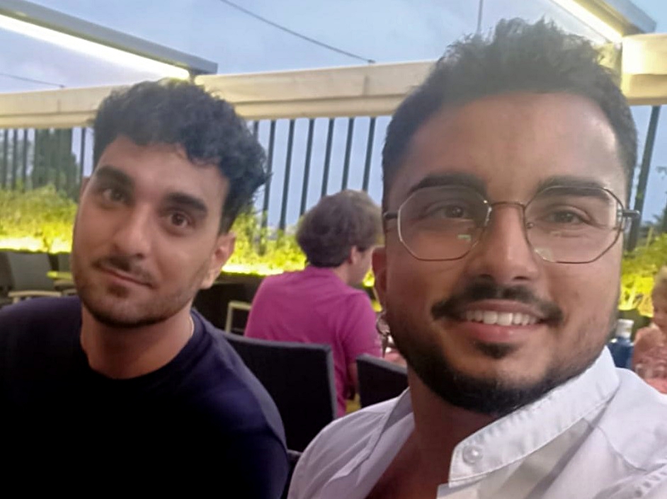 Entrevistem a Antón Fernández i Aquilino Jiménez, dos estudiants de Treball Social que han decidit portar la cultura i la història gitana a les aules universitàries