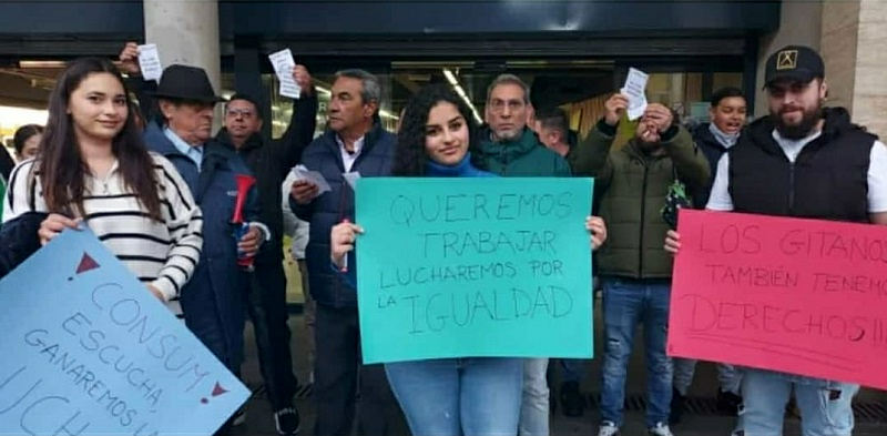 La comunidad gitana de Sabadell se manifiesta por un despido laboral discriminatorio