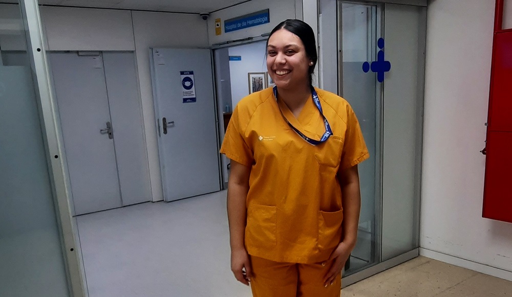 “Somos gitanas, podemos estudiar. Puedes hacer un trabajo que te guste, elegirlo y hacerlo”. Entrevistamos a Yasmina Santiago, auxiliar de enfermería en el Hospital Vall d’Hebrón