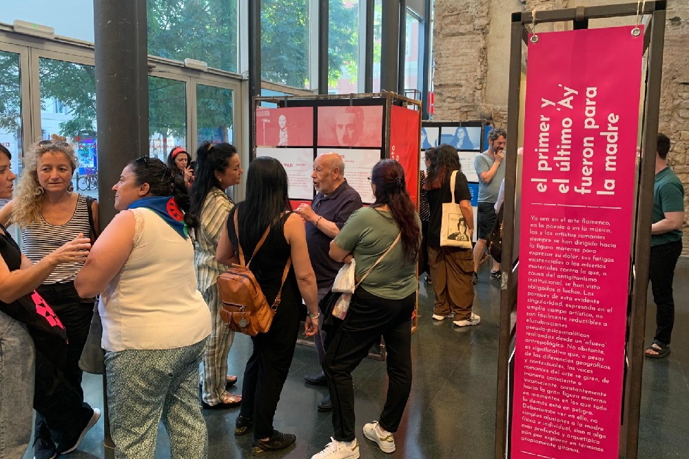 L’exposició ‘Cosmovisions Romanís’ subratlla elements comuns en artistes romanís de diferents èpoques i regions europees