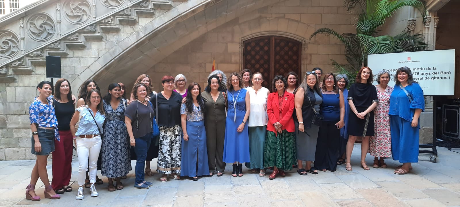 El president de la Generalitat rep a representants del poble gitano per a recordar el projecte d’extermini de la població gitana de 1749 a l’Estat espanyol