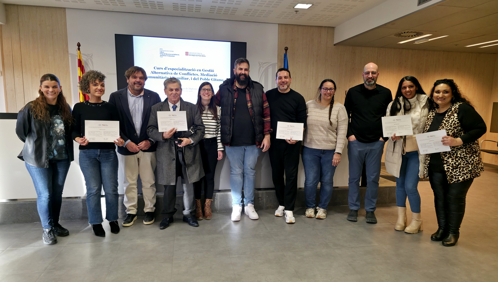 El Pla Integral del Poble Gitano clou la 9a edició del curs de mediació comunitària i familiar amb 16 noves persones titulades